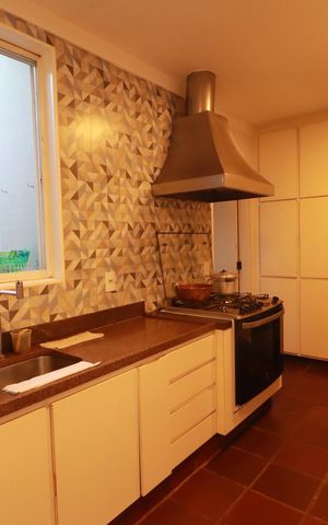 Casa para alugar com 450m², 4 quartos e 2 vagasCozinha 