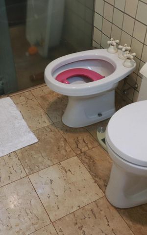 Casa para alugar com 450m², 4 quartos e 2 vagasBanheiro social 