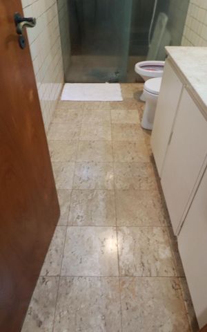 Casa para alugar com 450m², 4 quartos e 2 vagasBanheiro social 