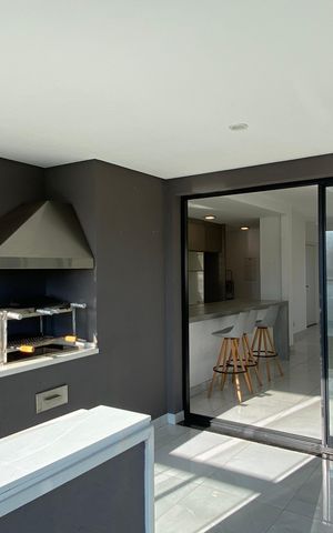 Apartamento à venda com 150m², 3 quartos e 4 vagas Apartamento à venda com 150m², 3 quartos e 4 vagasVaranda
