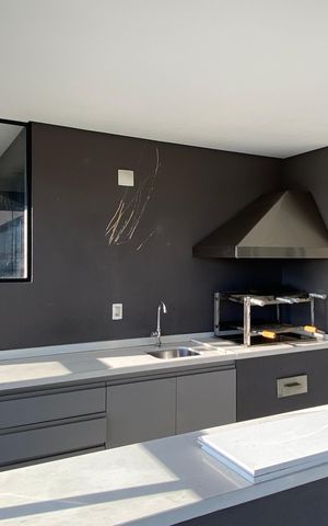 Apartamento à venda com 150m², 3 quartos e 4 vagas Apartamento à venda com 150m², 3 quartos e 4 vagasVaranda