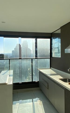 Apartamento à venda com 150m², 3 quartos e 4 vagas Apartamento à venda com 150m², 3 quartos e 4 vagasVaranda