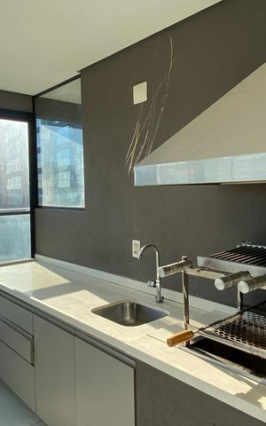 Apartamento à venda com 150m², 3 quartos e 4 vagas Apartamento à venda com 150m², 3 quartos e 4 vagasVaranda