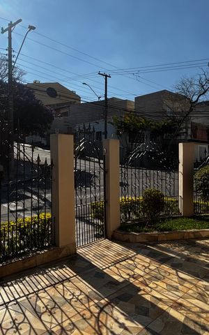 Casa para alugar com 207m², 3 quartos e 5 vagasQuintal