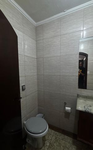 Casa para alugar com 207m², 3 quartos e 5 vagasBanheiro - Garagem