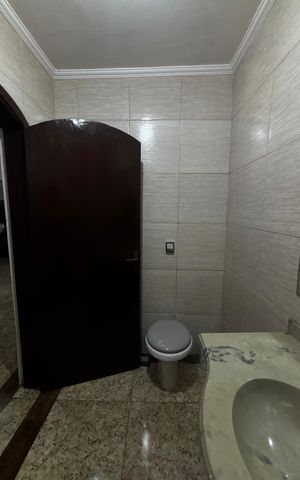 Casa para alugar com 207m², 3 quartos e 5 vagasBanheiro - Garagem