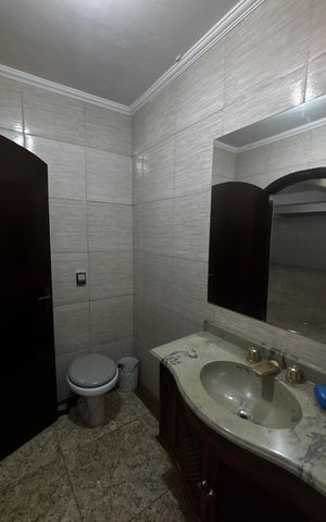 Casa para alugar com 207m², 3 quartos e 5 vagasBanheiro - Garagem