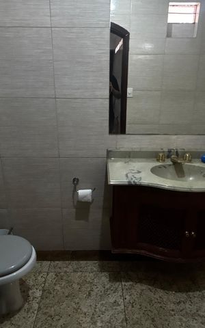 Casa para alugar com 207m², 3 quartos e 5 vagasBanheiro - Garagem