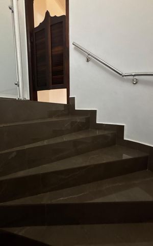 Casa para alugar com 207m², 3 quartos e 5 vagasEscada