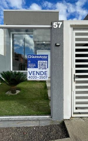 Casa à venda com 89m², 3 quartos e 2 vagasPlaca instalada em 15/08/2026 com o código TWXX-2