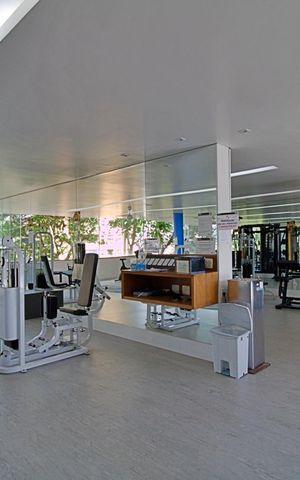 Apartamento à venda com 220m², 4 quartos e 2 vagas Apartamento à venda com 220m², 4 quartos e 2 vagasAcademia