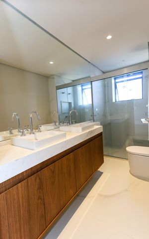 Apartamento para alugar com 184m², 3 quartos e 3 vagas Apartamento para alugar com 184m², 3 quartos e 3 vagasBanheiro da Suíte 1