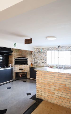 Casa à venda com 270m², 4 quartos e 4 vagasChurrasqueira