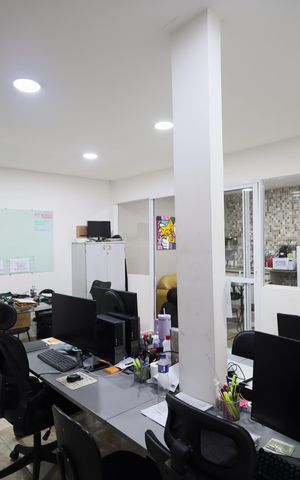 Casa à venda com 270m², 4 quartos e 4 vagasEscritório