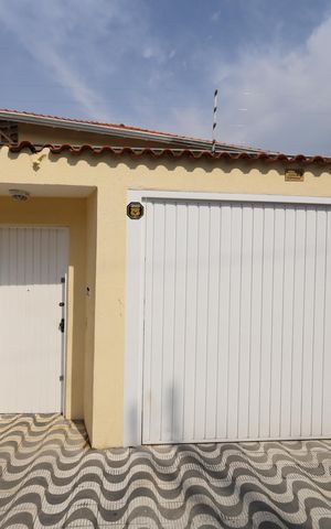 Casa à venda com 270m², 4 quartos e 4 vagasFachada
