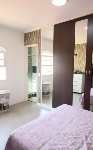 Casa à venda com 270m², 4 quartos e 4 vagasSuíte 2