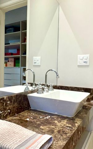Apartamento à venda com 202m², 4 quartos e 3 vagas Apartamento à venda com 202m², 4 quartos e 3 vagasBanheiro da Suíte 3