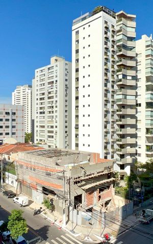 Apartamento à venda com 202m², 4 quartos e 3 vagas Apartamento à venda com 202m², 4 quartos e 3 vagasVaranda da suite