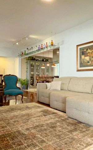 Apartamento à venda com 202m², 4 quartos e 3 vagas Apartamento à venda com 202m², 4 quartos e 3 vagasSala de TV