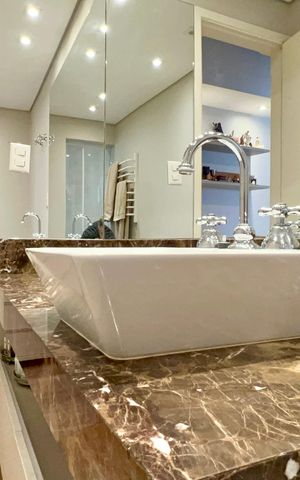 Apartamento à venda com 202m², 4 quartos e 3 vagas Apartamento à venda com 202m², 4 quartos e 3 vagasBanheiro da Suíte 4