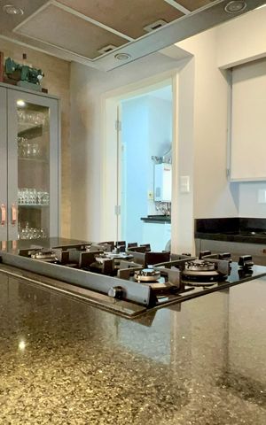 Apartamento à venda com 202m², 4 quartos e 3 vagas Apartamento à venda com 202m², 4 quartos e 3 vagasCozinha