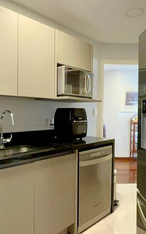 Apartamento à venda com 202m², 4 quartos e 3 vagas Apartamento à venda com 202m², 4 quartos e 3 vagasCozinha
