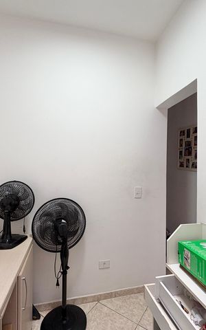Casa à venda com 107m², 3 quartos e 1 vaga Casa à venda com 107m², 3 quartos e 1 vagaEscritório
