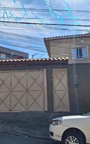Casa à venda com 110m², 2 quartos e 10 vagas Casa à venda com 110m², 2 quartos e 10 vagasFachada