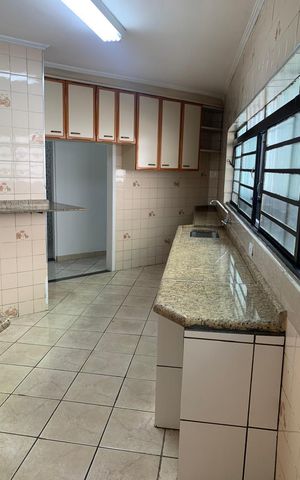 Casa para alugar com 212m², 3 quartos e 3 vagas Casa para alugar com 212m², 3 quartos e 3 vagasCozinha