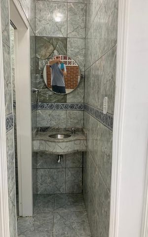 Casa para alugar com 212m², 3 quartos e 3 vagas Casa para alugar com 212m², 3 quartos e 3 vagasBanheiro
