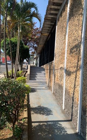 Casa para alugar com 212m², 3 quartos e 3 vagas Casa para alugar com 212m², 3 quartos e 3 vagasFachada