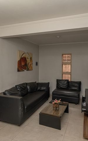 Casa à venda com 170m², 3 quartos e 2 vagas Casa à venda com 170m², 3 quartos e 2 vagasSala de Estar