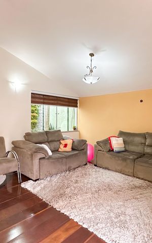 Casa à venda com 291m², 3 quartos e 4 vagasSala