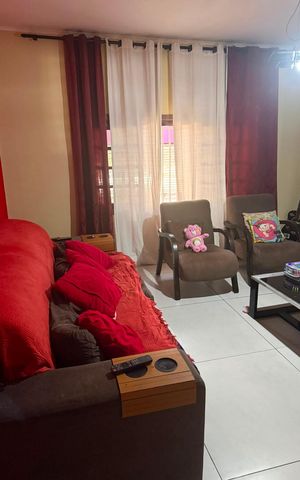 Casa à venda com 116m², 2 quartos e 2 vagas Casa à venda com 116m², 2 quartos e 2 vagasSala