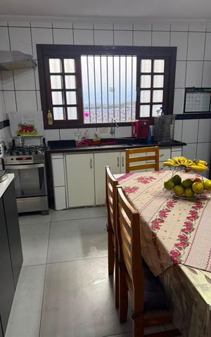 Casa à venda com 116m², 2 quartos e 2 vagas Casa à venda com 116m², 2 quartos e 2 vagasCozinha