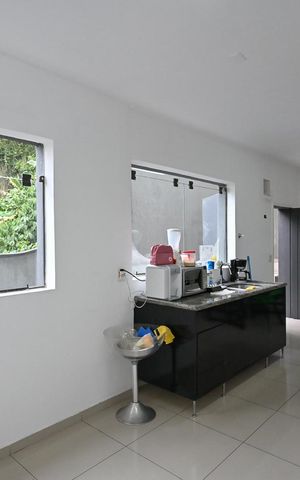 Casa para alugar com 690m², 6 quartos e 5 vagasCozinha