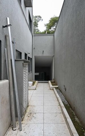Casa para alugar com 690m², 6 quartos e 5 vagasÁrea de Serviço 
