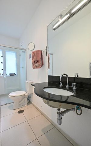 Casa para alugar com 690m², 6 quartos e 5 vagasBanheiro 1