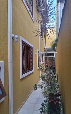 Casa à venda com 141m², 3 quartos e 2 vagas Casa à venda com 141m², 3 quartos e 2 vagasÁrea externa