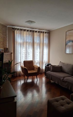 Casa à venda com 141m², 3 quartos e 2 vagas Casa à venda com 141m², 3 quartos e 2 vagasSala