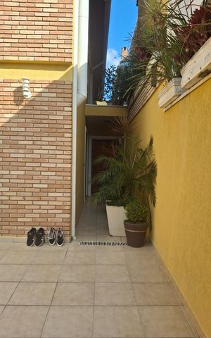 Casa à venda com 141m², 3 quartos e 2 vagas Casa à venda com 141m², 3 quartos e 2 vagasÁrea externa
