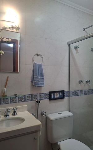 Casa à venda com 141m², 3 quartos e 2 vagas Casa à venda com 141m², 3 quartos e 2 vagasBanheiro