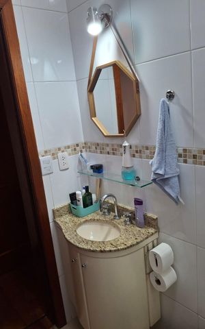 Casa à venda com 141m², 3 quartos e 2 vagas Casa à venda com 141m², 3 quartos e 2 vagasBanheiro