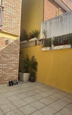 Casa à venda com 141m², 3 quartos e 2 vagas Casa à venda com 141m², 3 quartos e 2 vagasÁrea externa