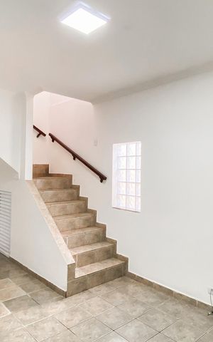 Casa para alugar com 150m², 3 quartos e 2 vagas Casa para alugar com 150m², 3 quartos e 2 vagasSala