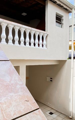 Casa para alugar com 150m², 3 quartos e 2 vagas Casa para alugar com 150m², 3 quartos e 2 vagasEscada