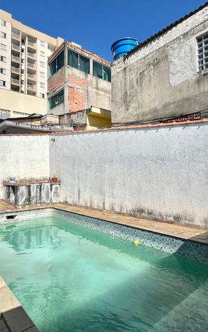 Casa à venda com 638m², 8 quartos e 4 vagas Casa à venda com 638m², 8 quartos e 4 vagasPiscina - Casa 1 e 2