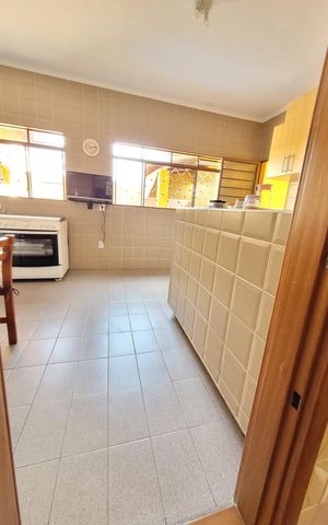 Casa à venda com 180m², 3 quartos e 2 vagas Casa à venda com 180m², 3 quartos e 2 vagasCozinha
