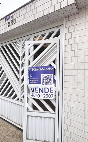 Casa à venda com 92m², 2 quartos e 1 vaga Casa à venda com 92m², 2 quartos e 1 vagaFachada