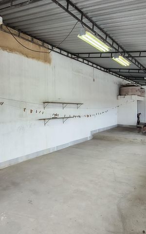 Casa à venda com 253m², 4 quartos e 6 vagas Casa à venda com 253m², 4 quartos e 6 vagasTerraço